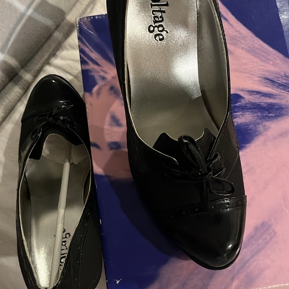 Heels - Picture 2 of 3